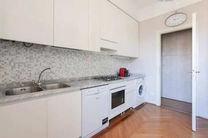 Lägenhet Hozyhome Prestigiosa Ed Economica Soluzione In Duomo Milano Italien
